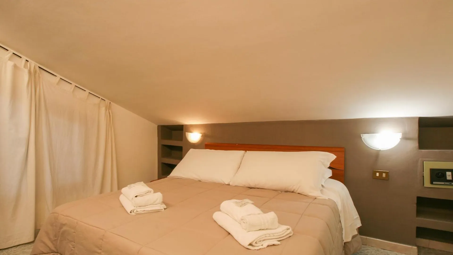 Apartment Premium Penthouse - Two-Bedroom Suite - Fiumicino Airport