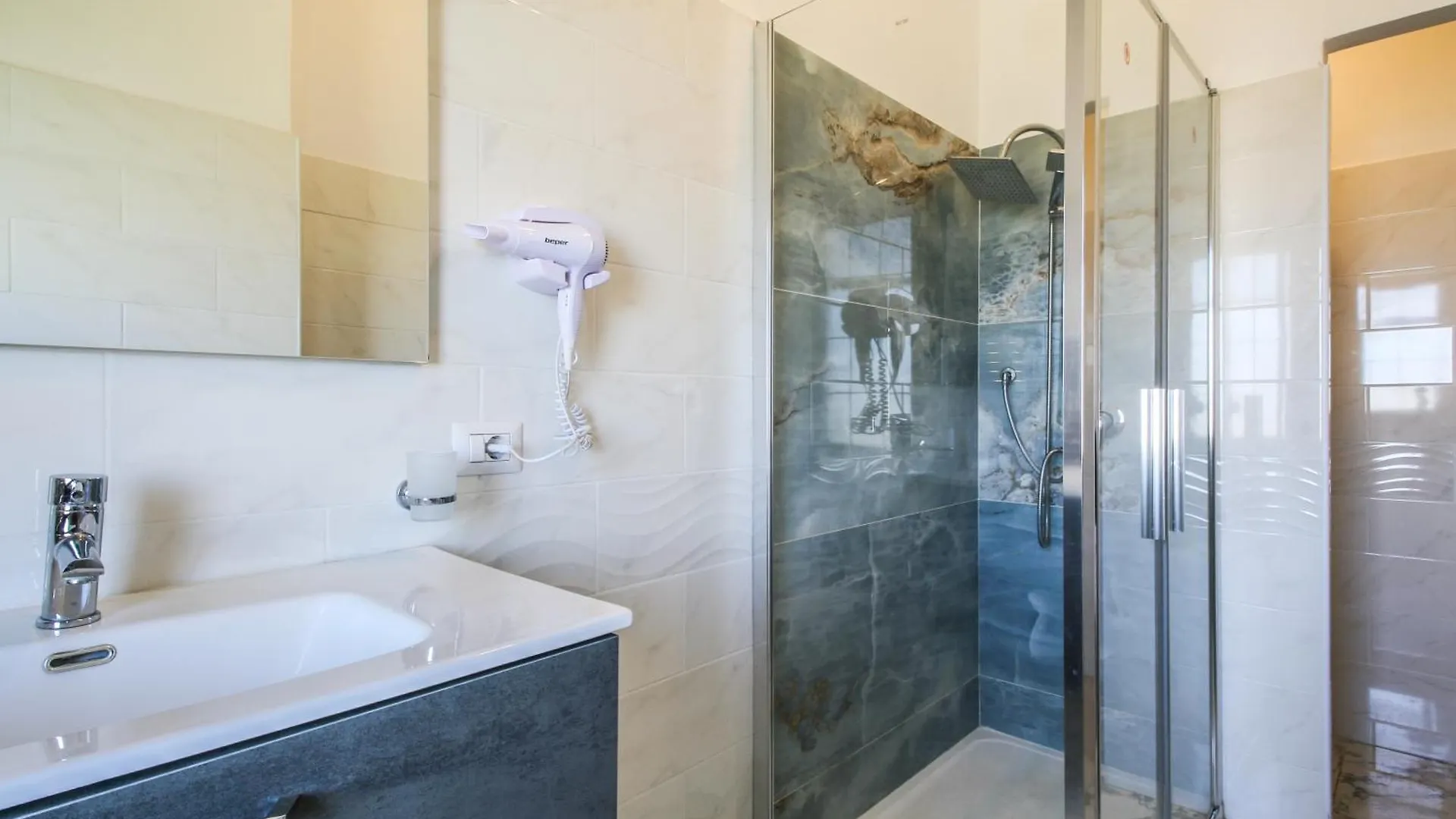 Premium Penthouse - Two-Bedroom Suite - Fiumicino Airport Apartment